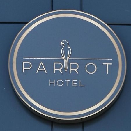 Hotel Parrot Raszyn Bagian luar foto