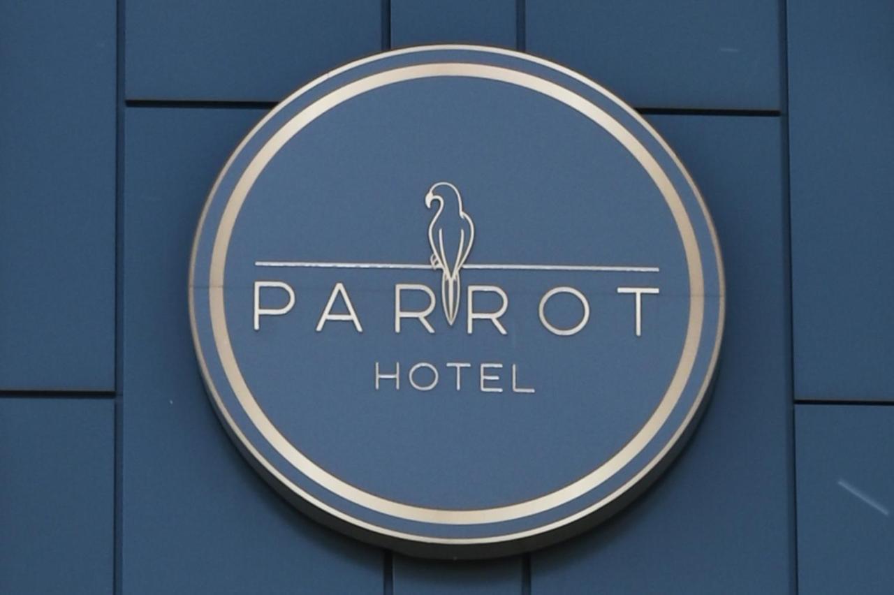 Hotel Parrot Raszyn Bagian luar foto