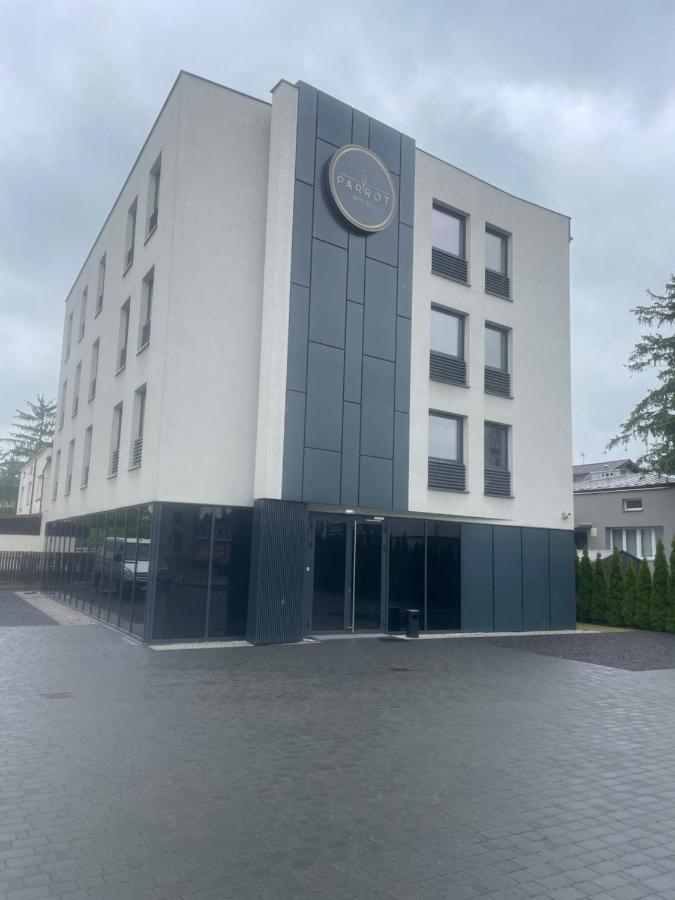Hotel Parrot Raszyn Bagian luar foto